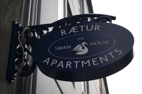 Swan House, Rekjavik, sign